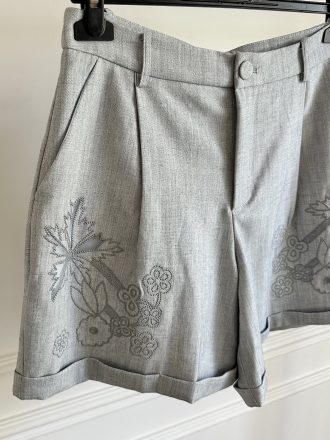 Modré eleganté kraťasy s výšivkou
